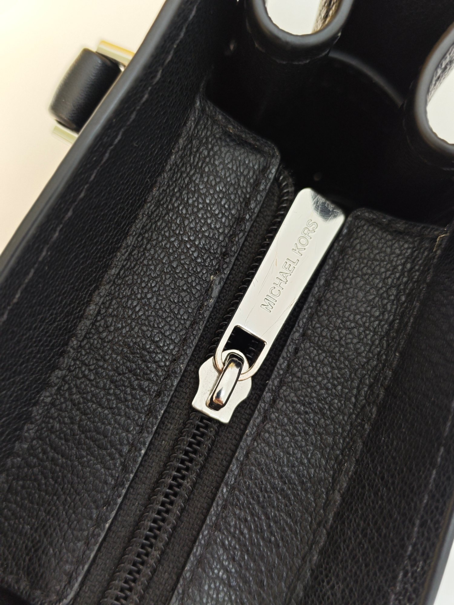 TJMK-63465 Michael Kors Hamilton Mini Tote Crossbody Bag Black PRELOVED