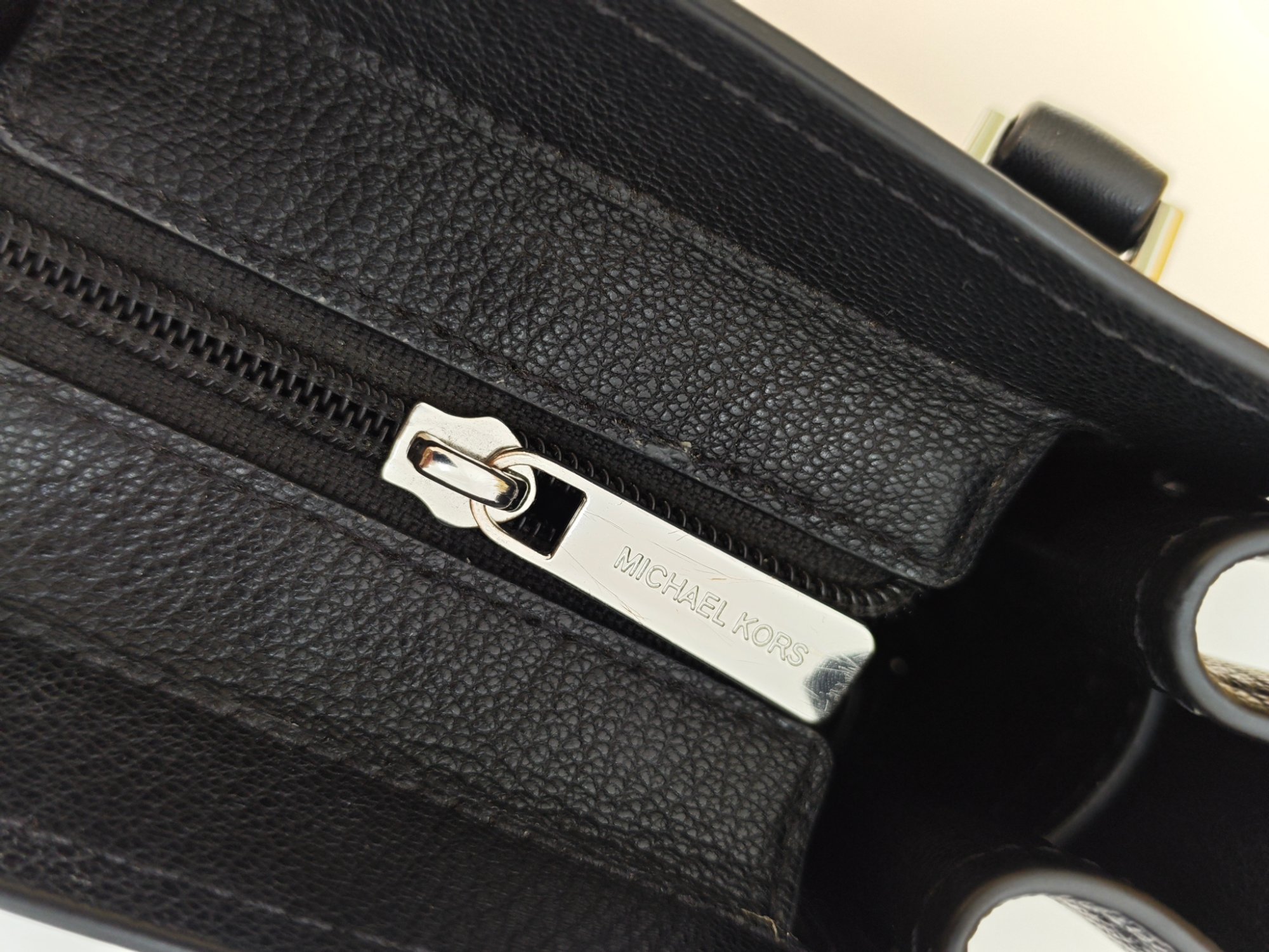 TJMK-63465 Michael Kors Hamilton Mini Tote Crossbody Bag Black PRELOVED