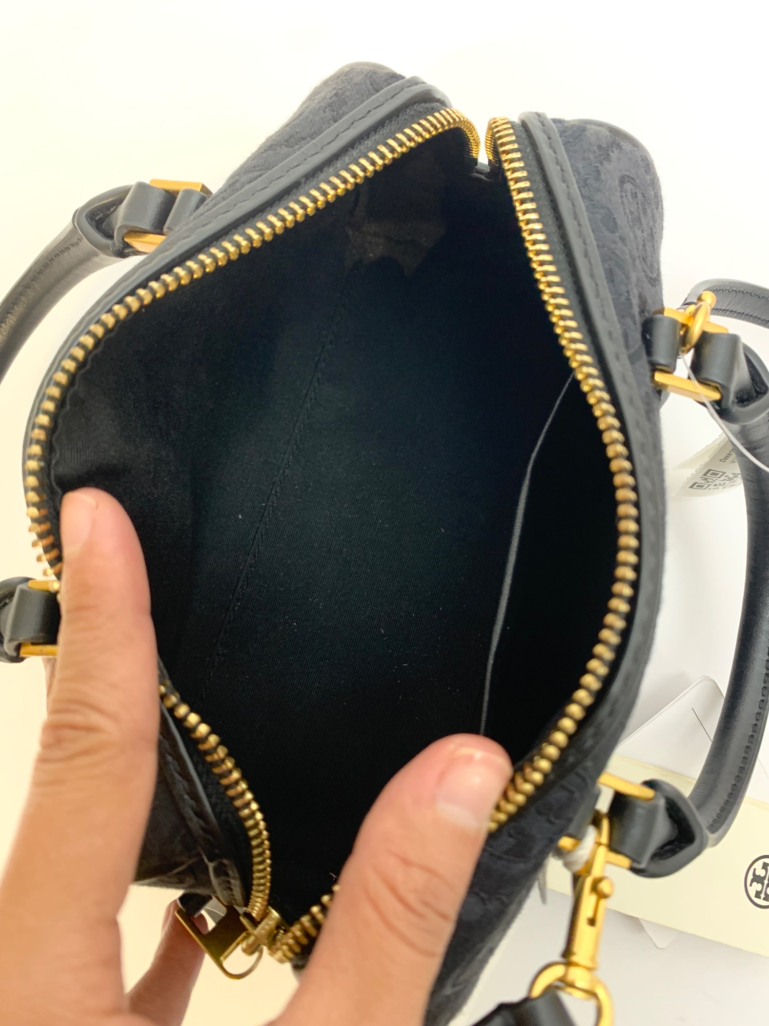 TJTB-63289 Tory Burch T Monogram Barrel Bag Black PRELOVED