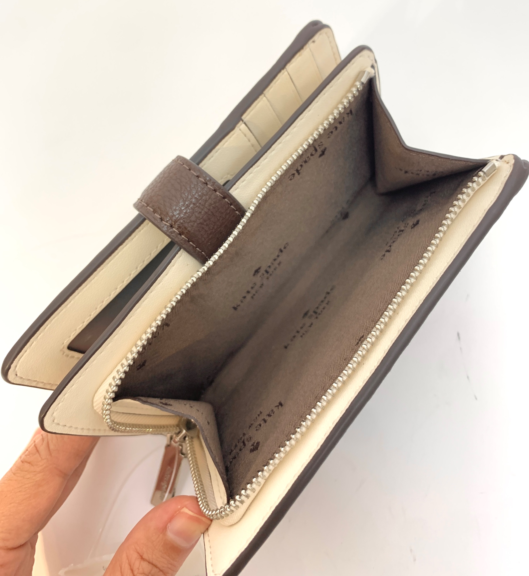 WLOKS-63505 Kate Spade Medium Bifold Wallet Hot Fudge NEW